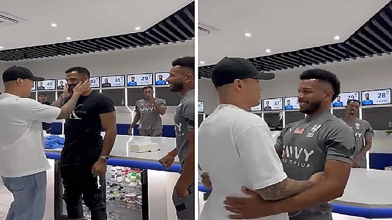 لاعبو الهلال يودعون جانغ هيون .. فيديو