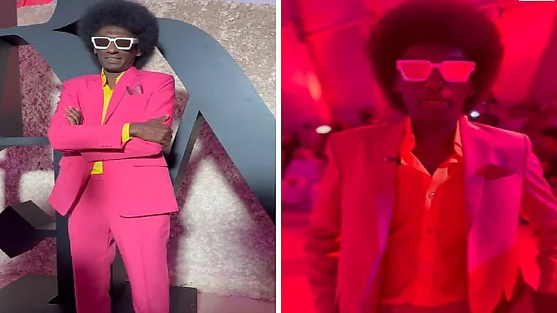 زائر في أسبوع الموضة بالرياض يخطف الأنظار ببدلة وردية.. فيديو