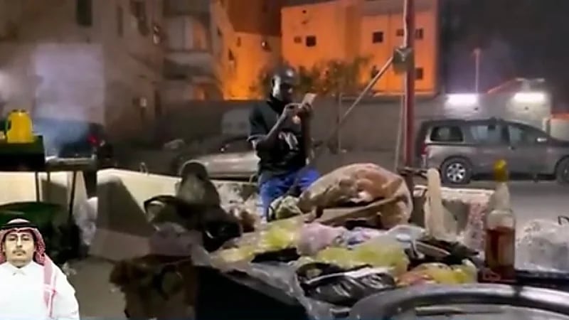 بالفيديو.. عمال مخالفون يسوّقون لمنتجات مجهولة المصدر في حي الخالدية ومكة المكرمة