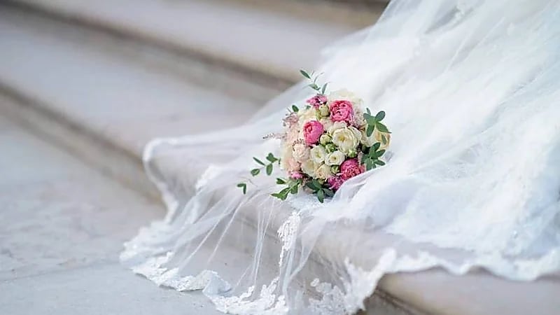 تفاصيل صادمة.. طليقة تشوه وجه عروس بـ 41 غرزة قبل زفافها