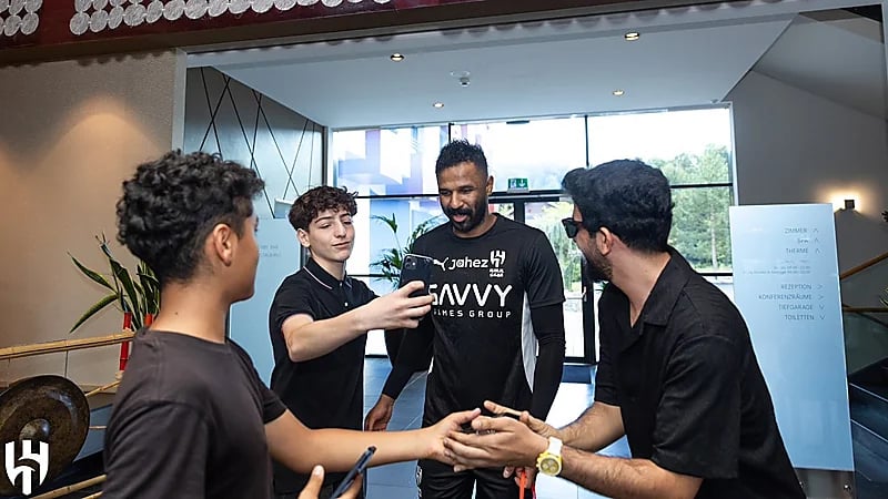 العويس يصل لمعسكر النمسا