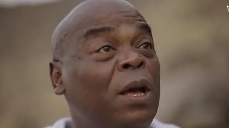 قصة القسيس إبراهيم الذي أسلم وتبعه الآلاف وأتي لـ الحج بعد رؤية في الحلم .. فيديو