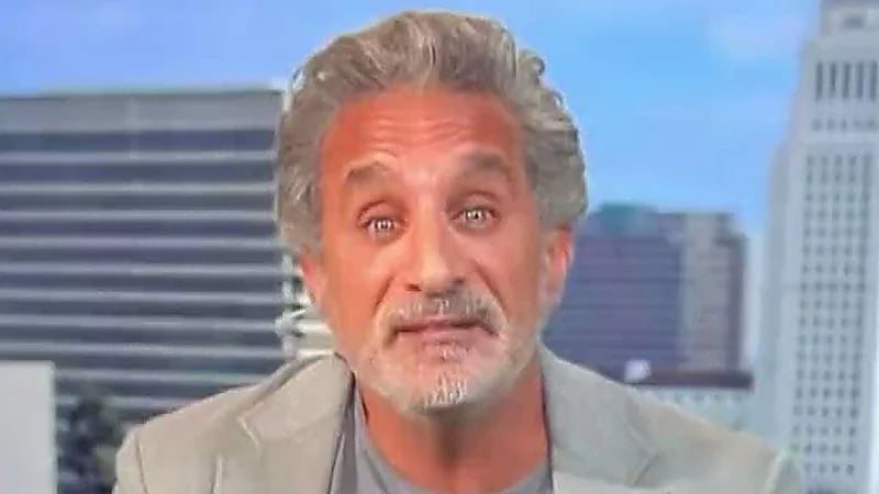 باسم يوسف يشعل مواقع التواصل بلفظ خارج على التلفزيون الأمريكي بحديثه عن غزة .. فيديو