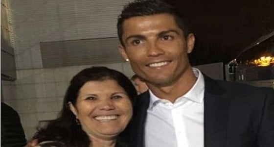 شاهد.. والدة كريستيانو رونالدو تهاجم منتقديه