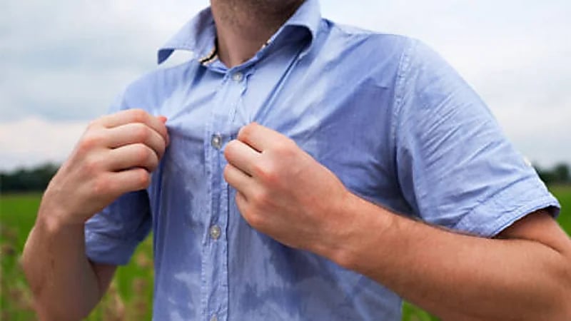 العرق المستمر ينذر بمشاكل صحية خطيرة