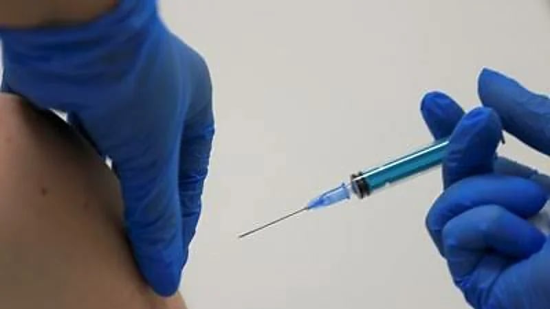 الصحة: يمكن أخذ جرعتين من لقاحين مختلفين لكورونا