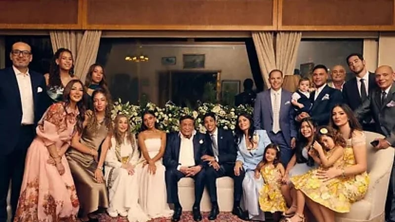 أحدث ظهور لعادل إمام في زفاف حفيده بعد غياب طويل.. صورة