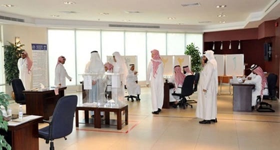 كاتب سعودي يقترح خفض الدوام الرسمي إلى 6 ساعات