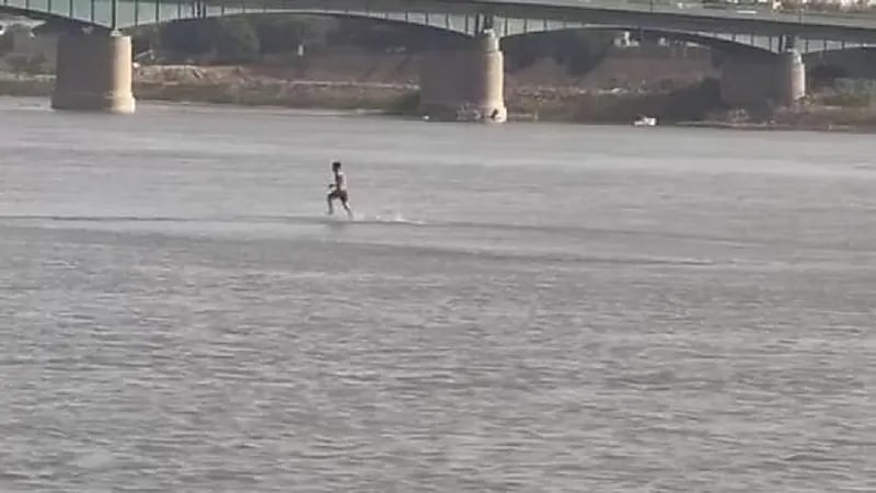 بالفيديو.. انخفاض كبير في منسوب مياه نهر دجلة بالعراق