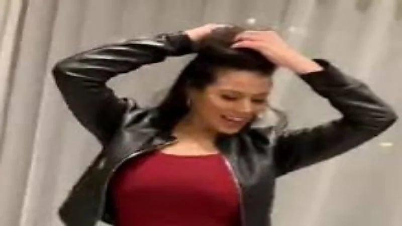 إيقاف معلم عن العمل بسبب الراقصة لورديانا