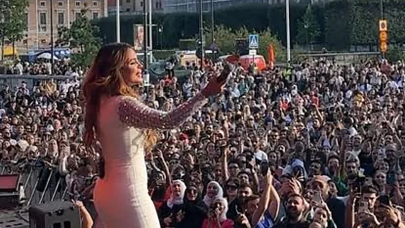 كارول سماحة تتألق في حفلها بالسويد وسط حشد جماهيري