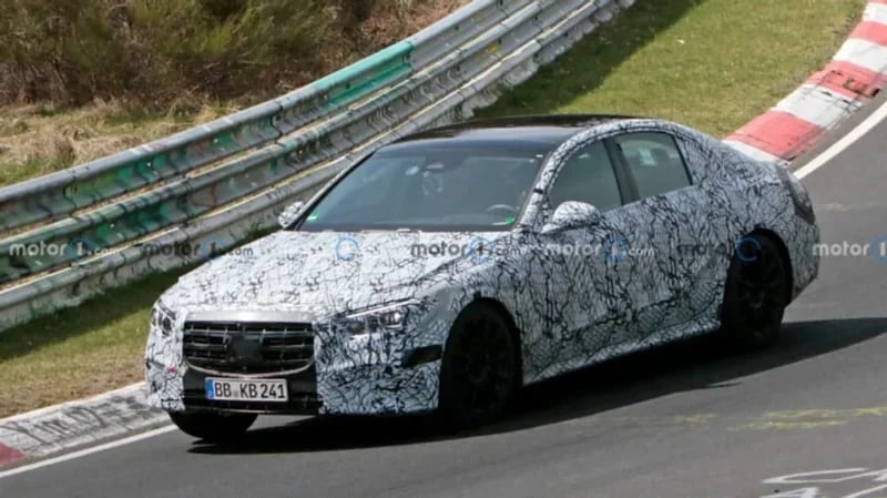 شاهد.. لقطات جديدة لسيارة مرسيدس إي كلاس 2024