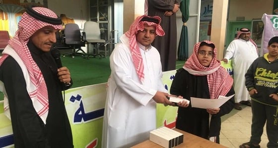 مدرسة " نعاش " تكرم الطلاب المتفوقين علميًا ودراسيًا