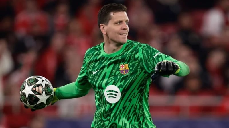 برشلونة يجدد عقد تشيزني رسميًا حتى 2027