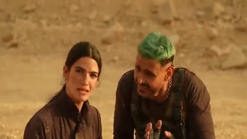 شاهد.. تارا عماد تعتدي على رامز جلال بعد اكتشاف مقلب "رامز موفي ستار"