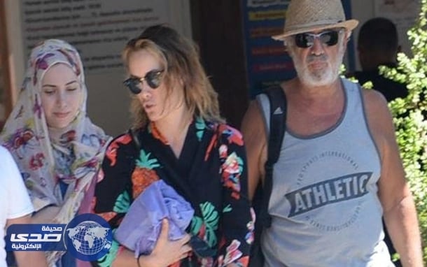 النجمة التركية الشهيرة بـ " جنان " ترتدي الحجاب