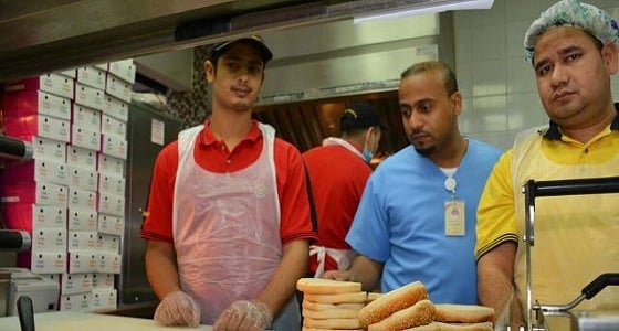 ضبط عمالة تُسوّق مواد محظورة في مركبة بالأحساء