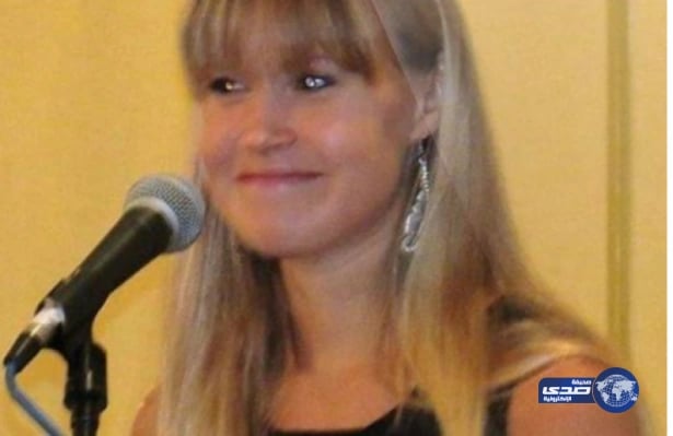 صور صادمة لـ موديل أمريكية بلا ماكياج