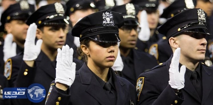 الحسناء الأمريكية.. في النهار شرطة وفي الليل عارضة ملابس داخلية