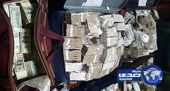 مرتشي مصري يثير سخرية النشطاء ويلقبونه ب" علي بابا"