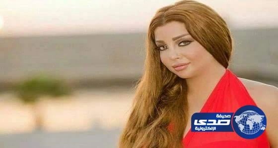 بالصورة.. رولا يموت تثير جدلا بملابس  سانتا كلوز !