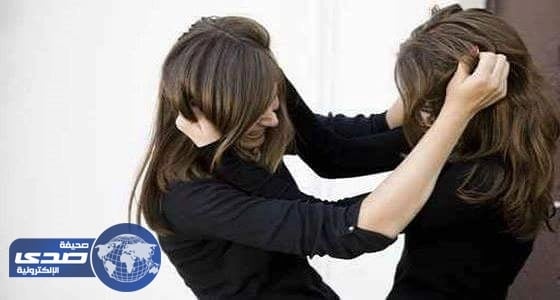 مطعم يتحول الي ساحة ملاكمة بين فتيات جميلات