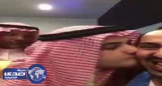 بالفيديو. .ردة فعل وزير الإعلام على مواطن رحب به أثناء افتتاح معرض الكتاب