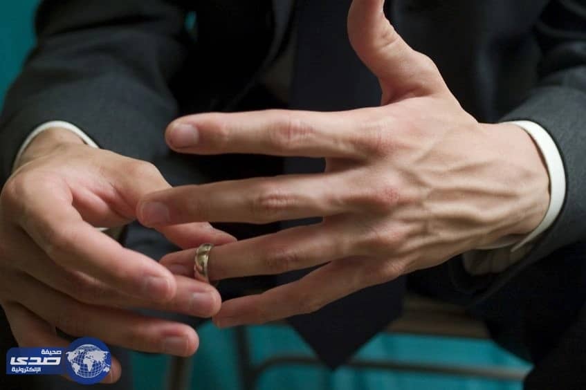 تعرفي على سبب خلع الرجل خاتم الزواج