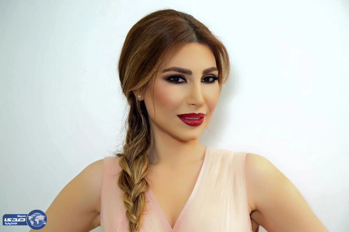 بالصورة.. يارا تفشل في مقاومة الحلويات وتأكل البقلاوة بشراهة