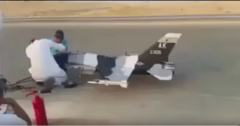 بالفيديو.. شاب سعودي يبتكر طائرة حربية يتحكم بها عن بعد