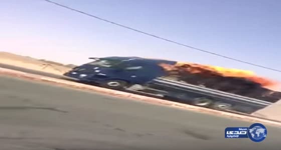 بالفيديو.. رجل أمن يقود شاحنة مشتعلة وينقذ محطة وقود من كارثة في حائل