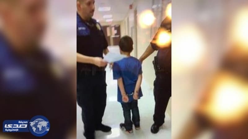 مدرسة أمريكية تستعمل العنف ضد طفل من ذوي الأحتياجات الخاصة وتُكبل يديه