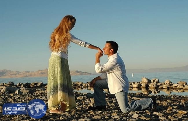 للمرأة هل تقبلين تقبيل الرجل ليدك؟