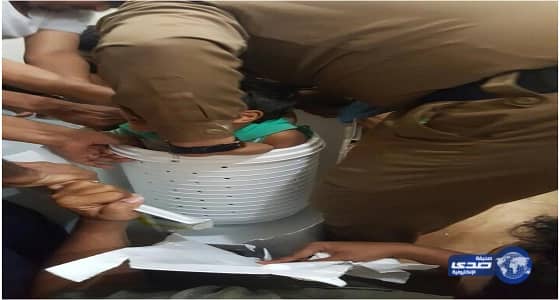 مدني جدة» يحرر طفلاً احتجز داخل نشافة غسالة ملابس.. ويناشد الأمهات بملاحظة أبنائهن
