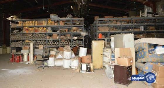 مدني جدة يرصد 100 منشأة مخالفة وينذر 13 مستودعا