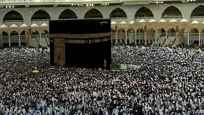 في صورة بهية .. جموع غفيرة للطائفين والمعتمرين في الحرم المكي (فيديو)