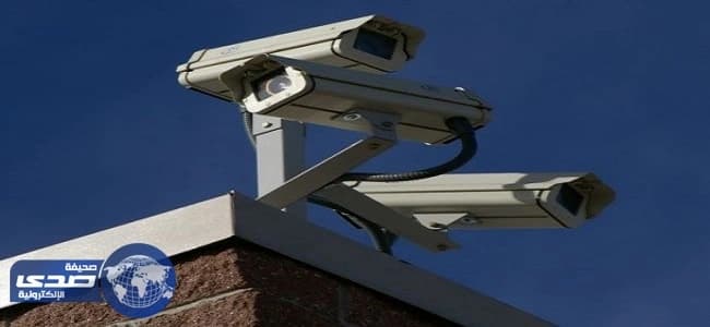 بالفيديو .. سلطات الاحتلال تثبت كاميرات لمراقبة الأقصى