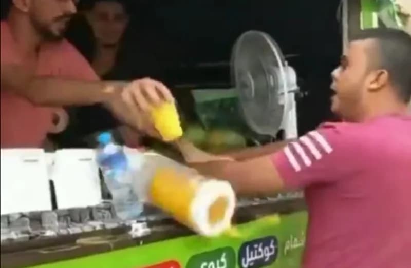 ردة فعل عنيفة من شخص تجاه بائع بسبب مقلب الكاميرا الخفية.. فيديو