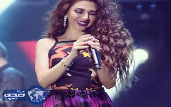 بالفيديو.. رقصة طريفة لميريام فارس مع أحد معجبيها