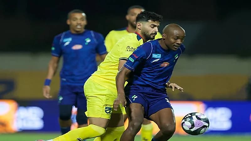 الحزم يتعادل سلبيا مع الفتح