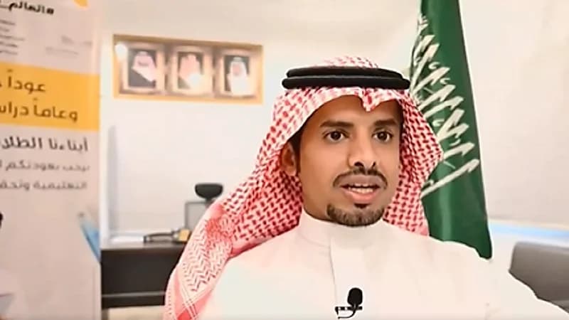 بالفيديو .. والد الطفل حامل حقيبتي أختيه: اللقطة عفوية ولقت استحسان