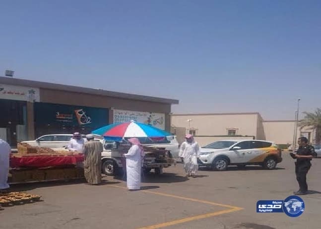 "عمل الخرج" يضبط عدداً من المخالفات والعمالة المخالفة في سوق التمور بالمحافظة