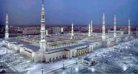 إمام المسجد النبوي يؤم المصلين للاستسقاء