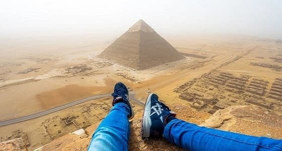 بالفيديو.. القبض على سائح ألماني صعد إلى قمة الأهرامات المصرية