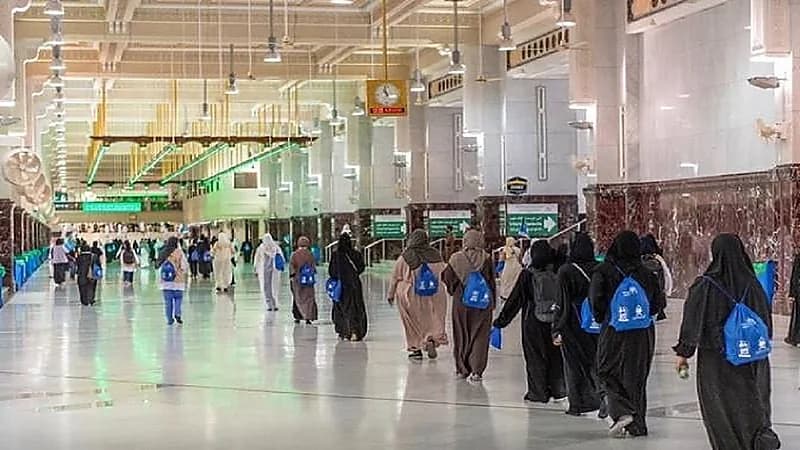 "الحج والعمرة": يمكن إضافة المرأة كمرافق لأخرى