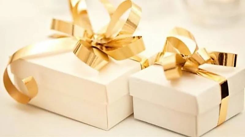 رجل يشعل مواقع التواصل بهدية لـ زوجته بمناسبة عيد الفطر