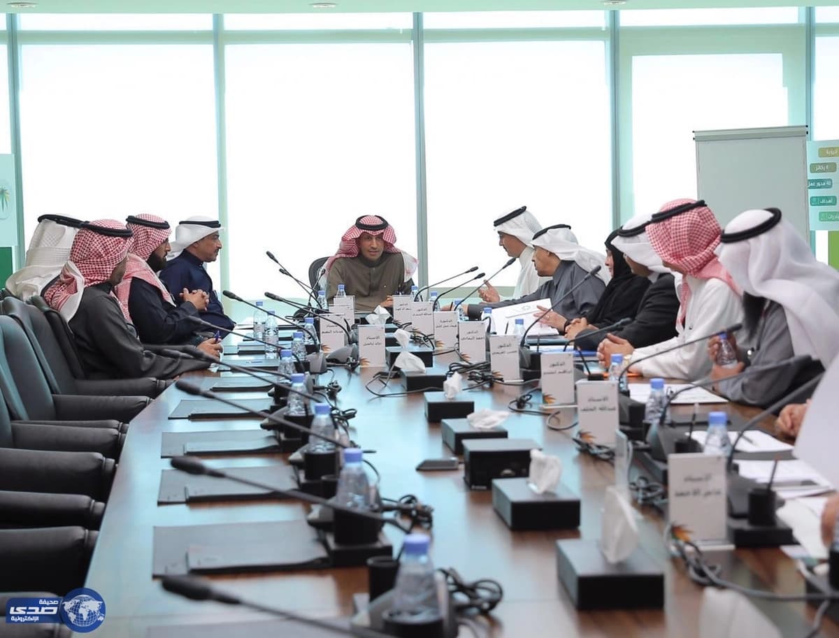 وزير العمل والتنمية الاجتماعية يؤكد دعمه لمشاركة الجامعات والكليات الأهلية في سوق العمل