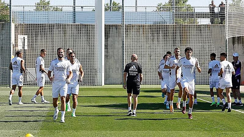 مانشستر سيتي يُغري المدرب البدني بريال مدريد .. فيديو