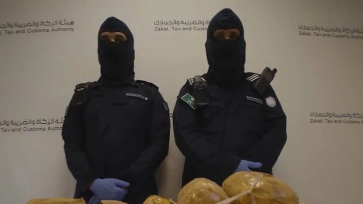 إحباط محاولة تهريب أكثر من 19 كيلوغرامًا من الشبو في منفذ الربع الخالي.. فيديو