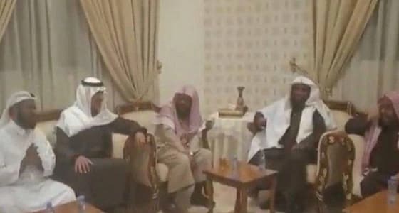 بالفيديو.. هكذا تفاعل " المطلق " مع شخص قلد صوته